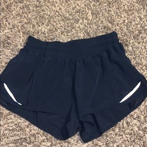 navy lululemon hotty hot shorts size 4